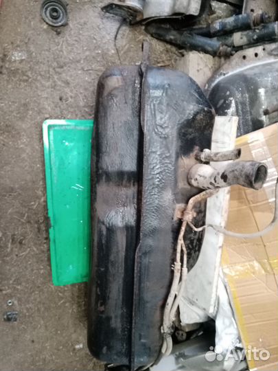 Топливный бак Toyota Hilux 1989 года