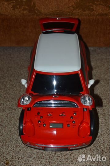 Магнитола в виде автомобиля