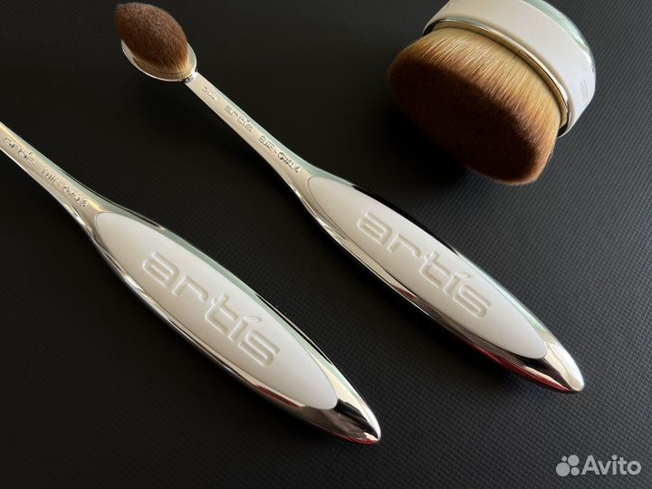 Artis Brush