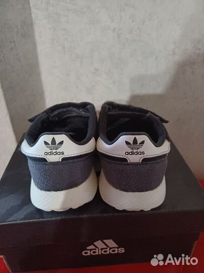 Кроссовки adidas