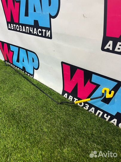 Держатель капота Volkswagen Jetta 7 2019