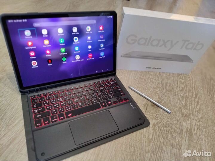 Планшет Samsung Galaxy Tab S7 FE с клавиатурой