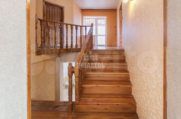 Коттедж 263 м² на участке 4 сот.