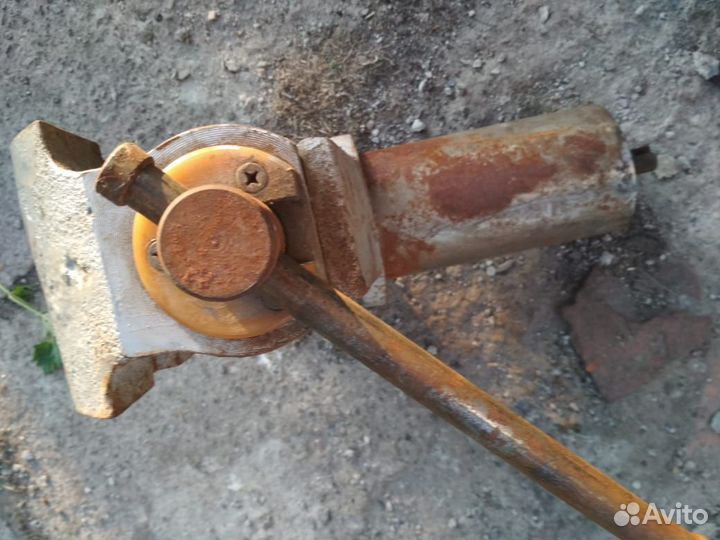 Тиски тисы слесарные СССР