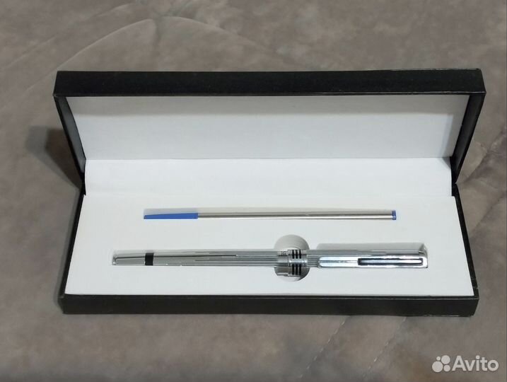 Ручка шариковая в подарочном футляре