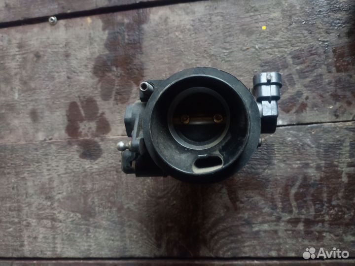 Дроссельная заслонка Renault Logan седан 1.4