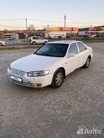 Toyota Camry 2.2 AT, 1998, 722 921 км