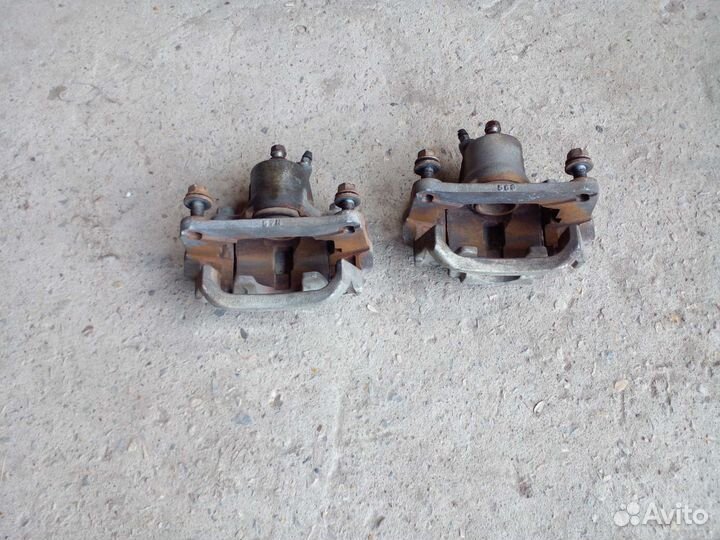 Суппорт задний Toyota Land Cruiser 200