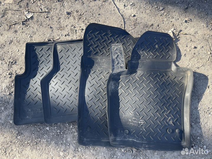 Коврики резиновые VW Tiguan 1