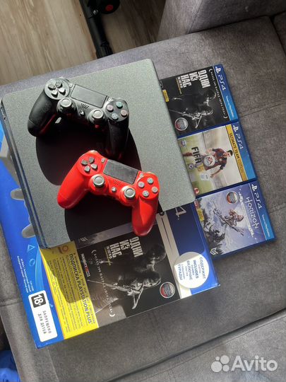 Sony playstation 4 slim 1tb + 2 геймпада + 3 диска