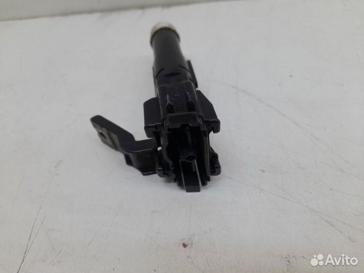 Форсунка омывателя передняя левая Toyota Land