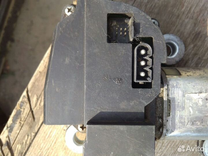 Мотор заднего стеклоочистителя