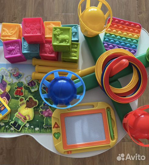Развивающие игрушки для малышей пакетом