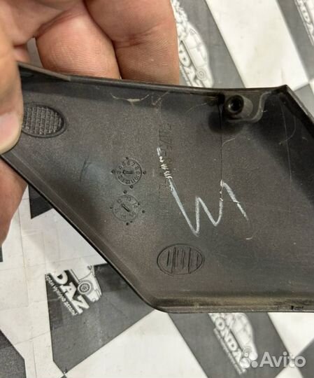 Накладка решетки радиатора левый Honda CR-V 3 рест