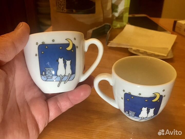 Пара маленьких кофейных чажек под эспрессо