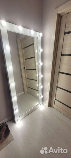 Зеркало с лампочками