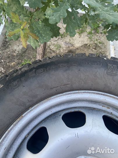 Зимняя резина 215/65 р16