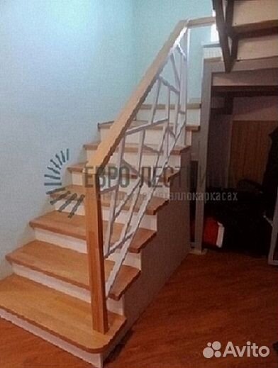 Лестничное ограждение в деревянной рамке