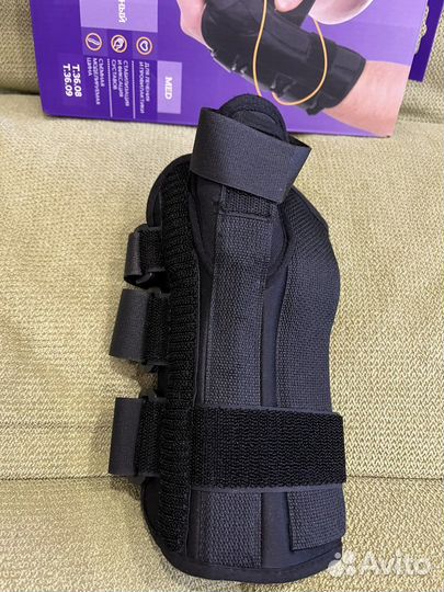 Бандаж (ортез) на лучезапястный сустав левый