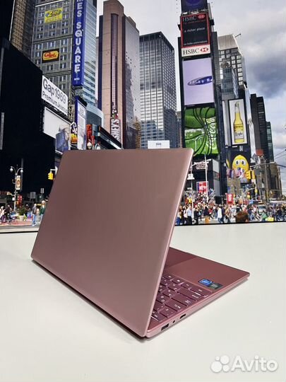 Новый стильный ноутбук в коробке/ssd512/ram16