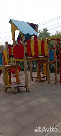 Детский игровой комплекс с горкой