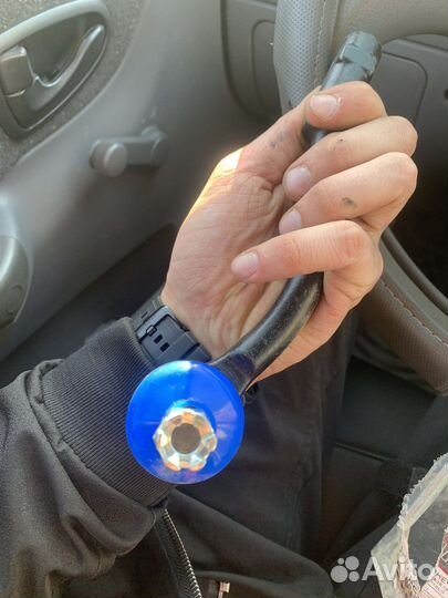 Правый рулевой наконечник на Kia Rio ll 05