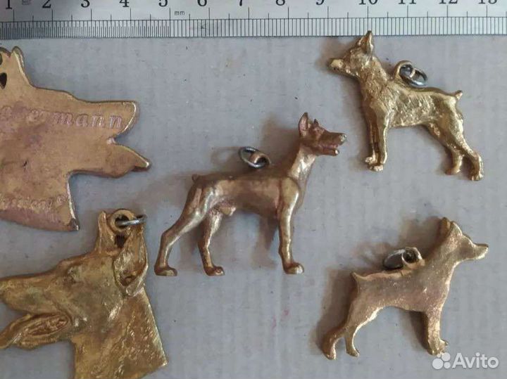Бронзовые брелоки породы собак