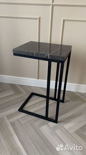 Приставной столик из мрамора лофт