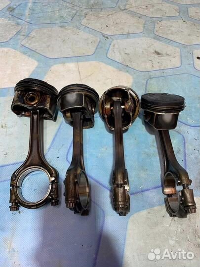 Поршень в сборе с шатуном 04E107065EJ