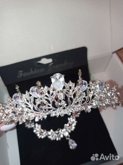 Диадема, серьги, ожерелье