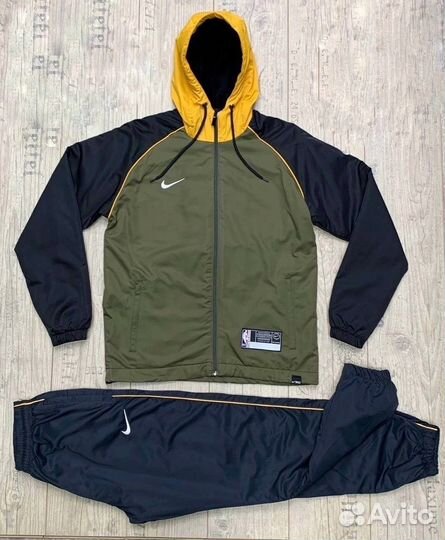 Утепленный спортивный костюм