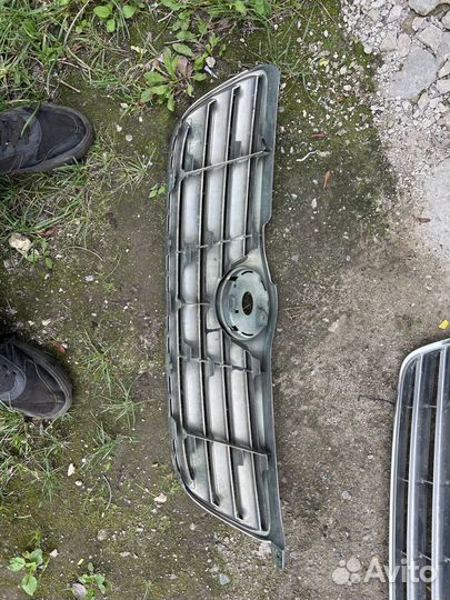Решетка радиатора Toyota Corolla 120