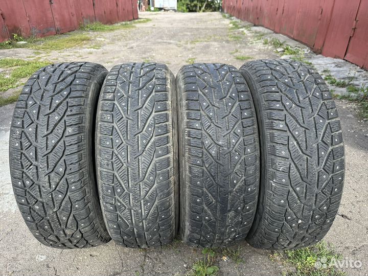Kormoran SUV Stud 215/65 R16