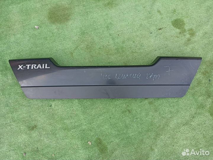Накладка крышки багажника Nissan X-Trail T31