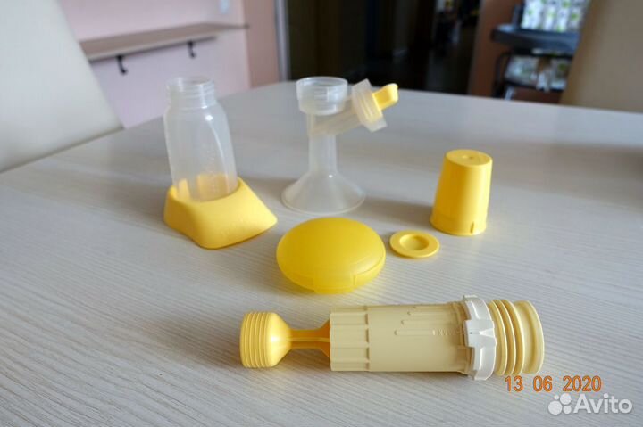 Молокоотсос ручной поршневой Medela