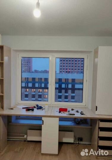 Рабочая зона в углу у окна