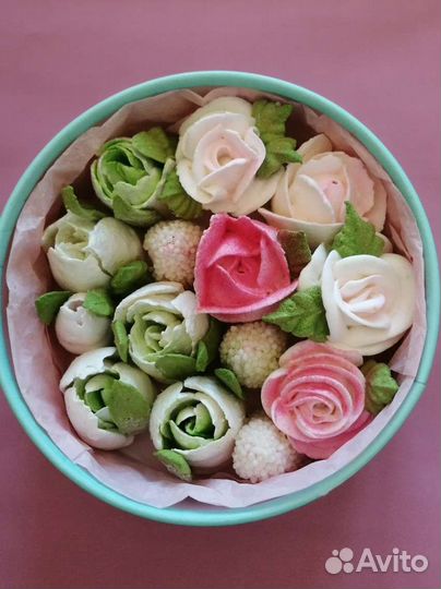 Букет зефирных цветов в коробке