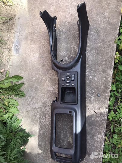 Консоль подлокотника Toyota Altezza