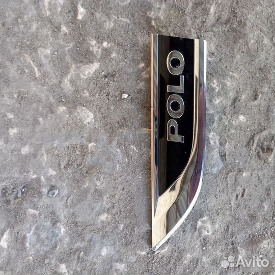 Эмблема левая Volkswagen Polo 5