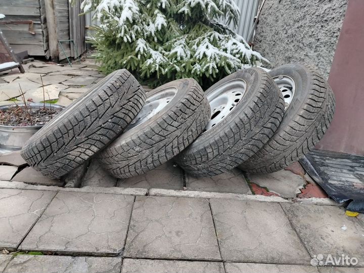 Hankook Winter I'Cept IZ2 175/65 R4 86