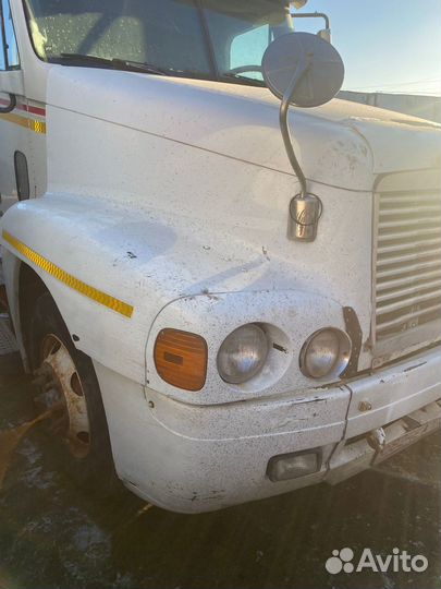 Капот Freightliner century