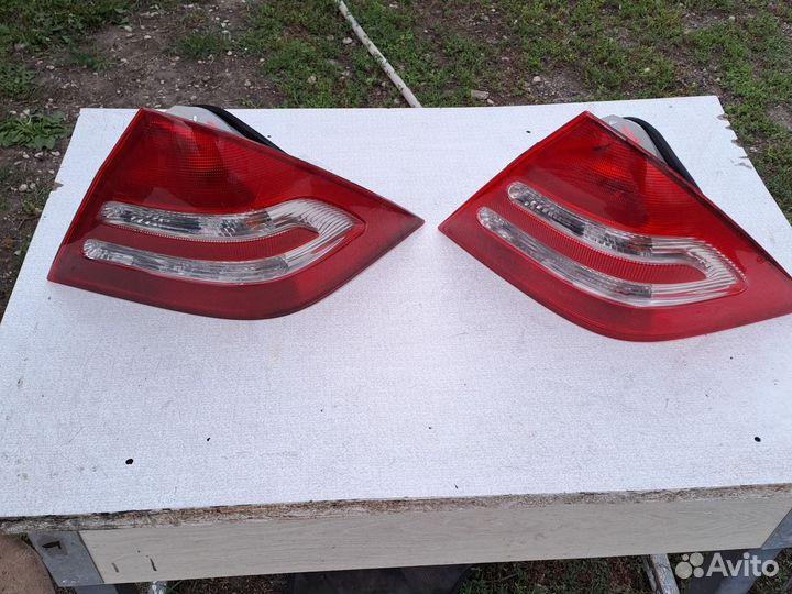 Фонарь задний правый Mercedes C class W203.седан