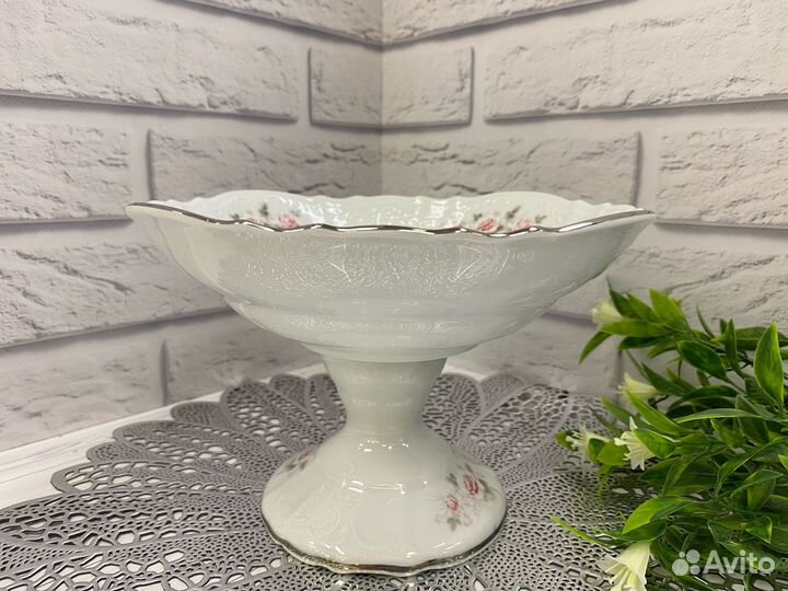 Салатник на ножке 