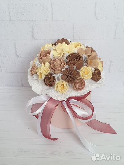 Шоколадные розы, ромашки, тюльпаны. Букеты