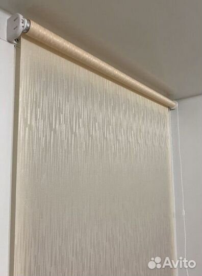 Рулонные шторы в коробе и с направляющими L9739