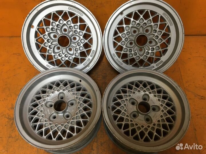 Есть трещина. 2 шт. Диски Fondmetal 15 5х112 DIA 6