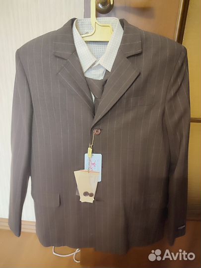 Костюм на мальчика новый 42 р