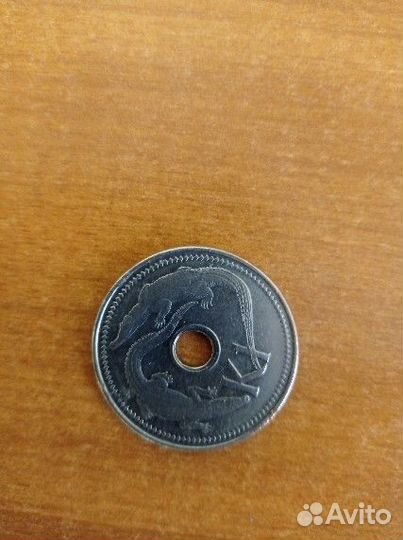 Монета Новая Гвинея 2002 года. Крокодилы