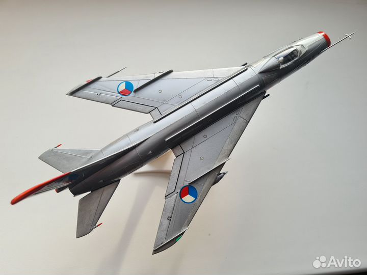 Модель Су-7 истребитель-бомбардировщик Plasticart