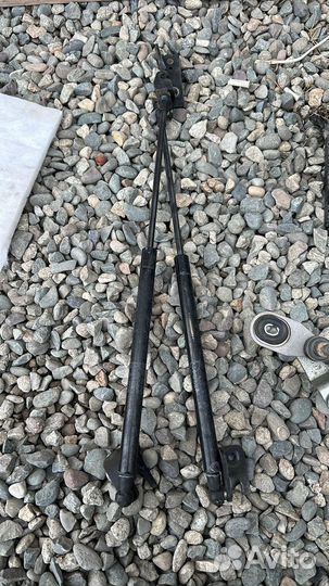 Насосы капота на LADA Веста